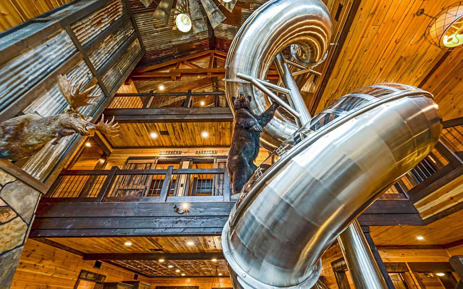 Luxury cabin in Beavers Bend Cabin Country Oklahoma with an indoor slide